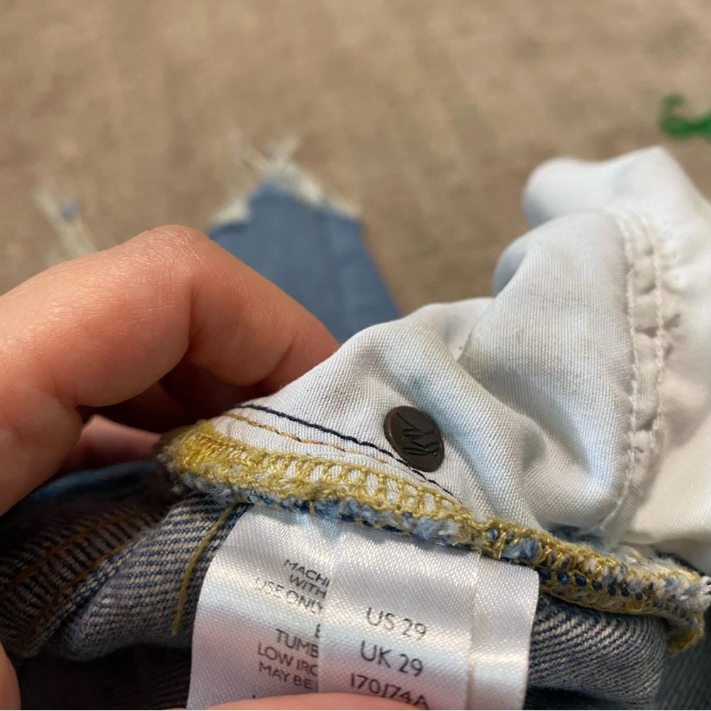 {We The Free | Free People} Distressed Maggie Jeans ~ Size 29 - Picture 15 of 16